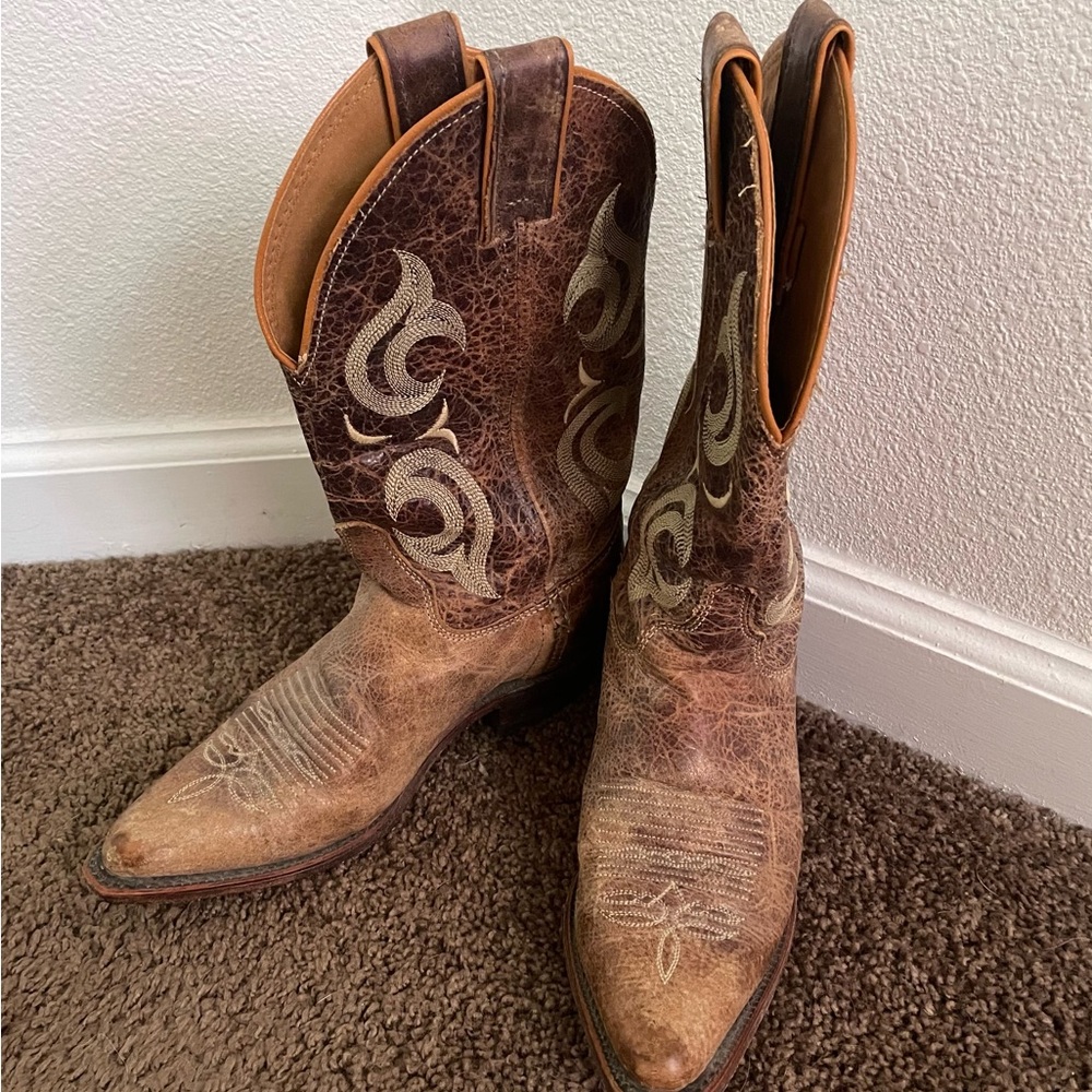 Justin Boots Brown Heeled Boots with Decorative Stitching
